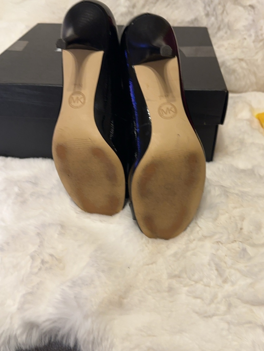 Michael Kors Black Patent Leather Icon Logo Pumps - Picture 7 of 7